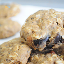 Load image into Gallery viewer, Dates and Chia Oatmeal Cookies
